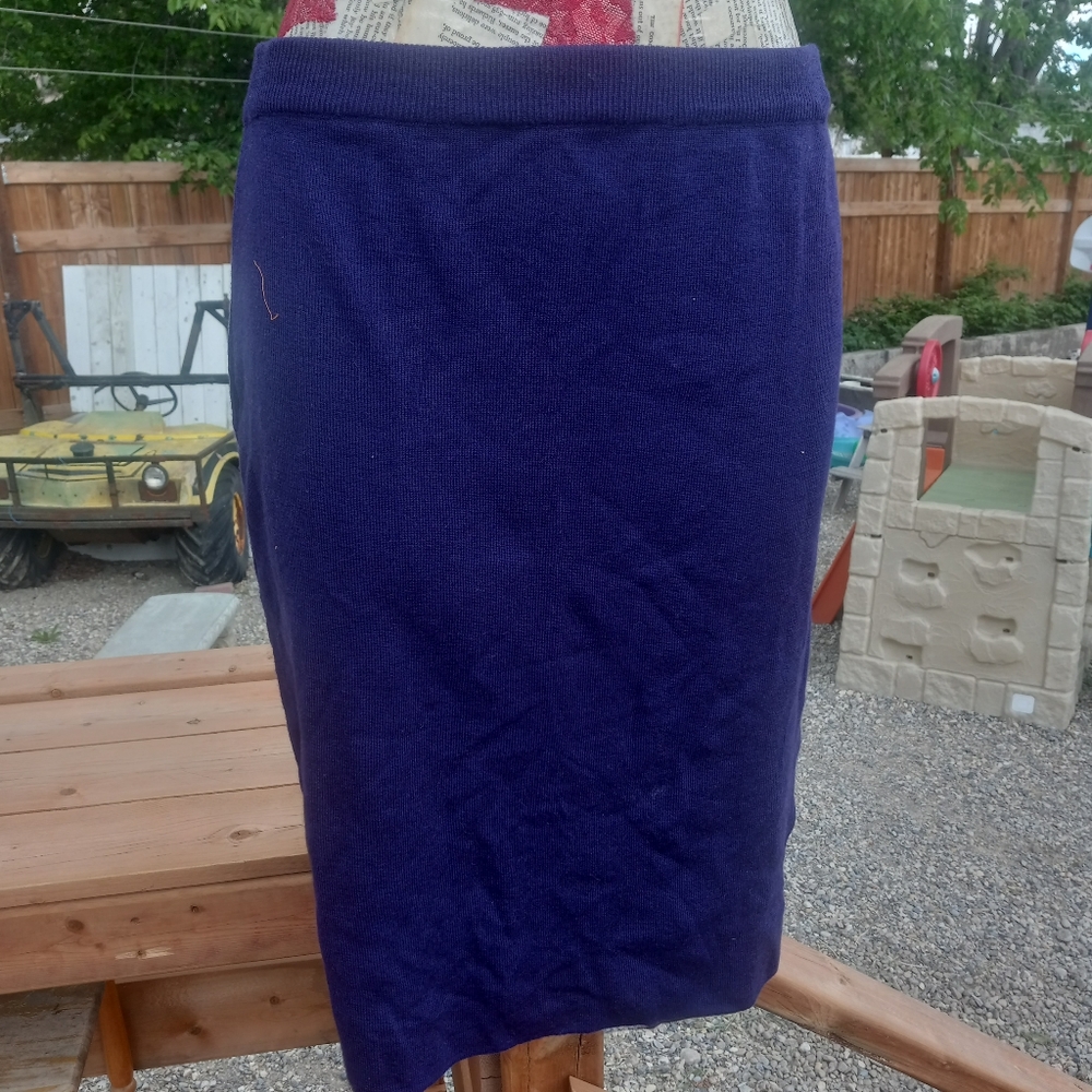 Knee length knit pencil skirt